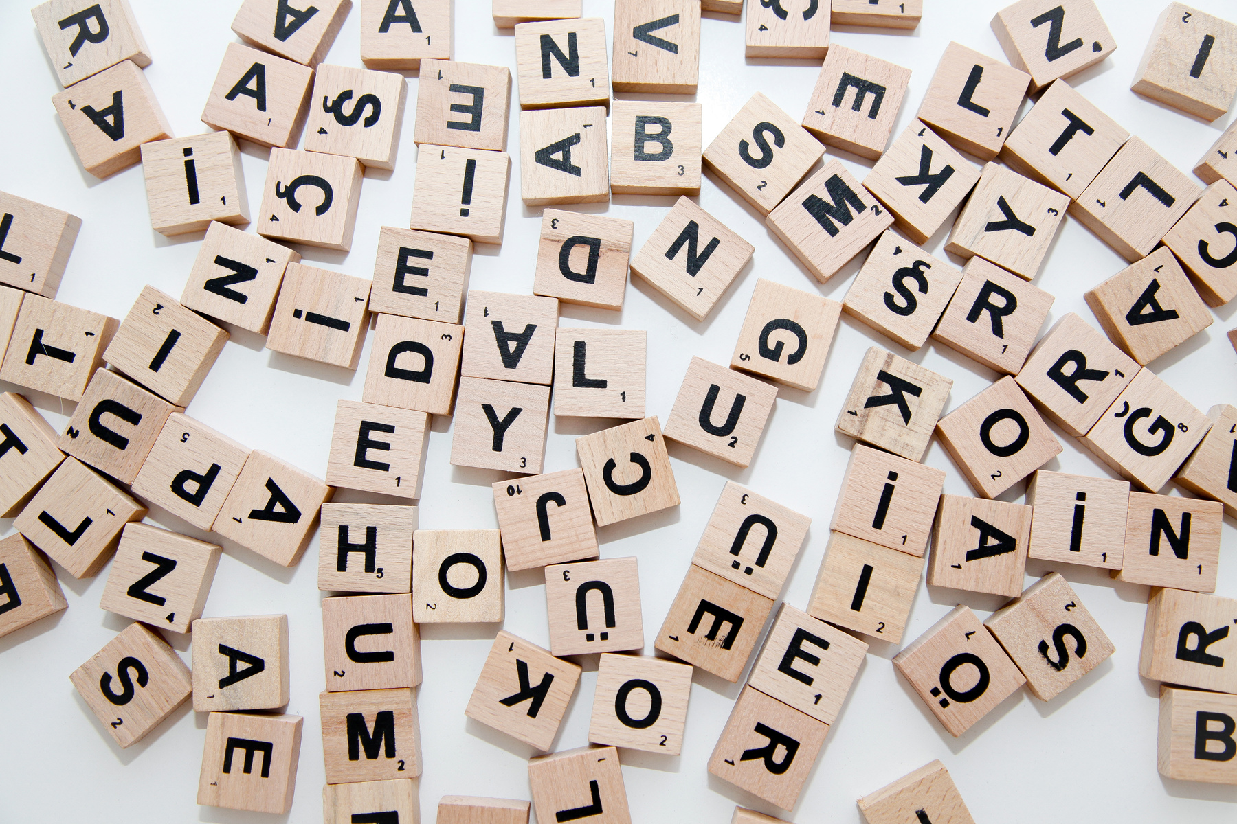 發現新鮮事：【職場英文】這些Email、會議、辦公室裡常見的英文縮寫，你都寫對了嗎？