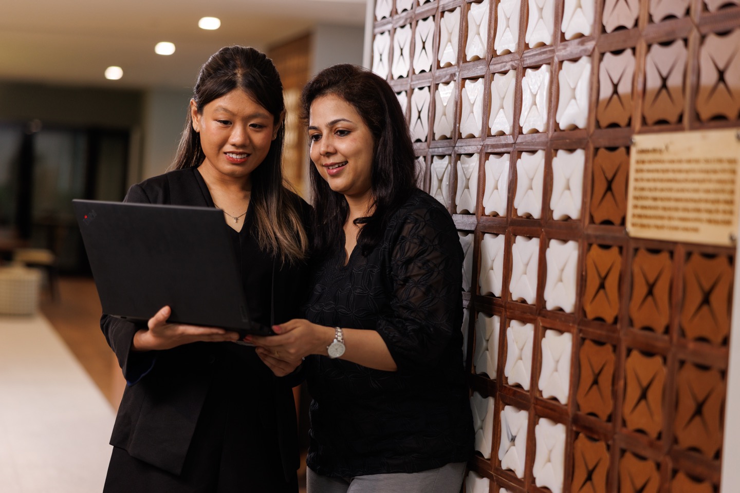 sticky scroll background 2