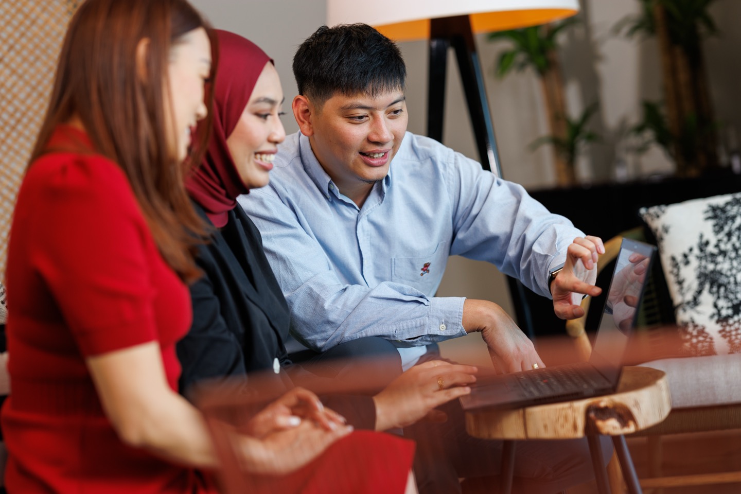 sticky scroll background