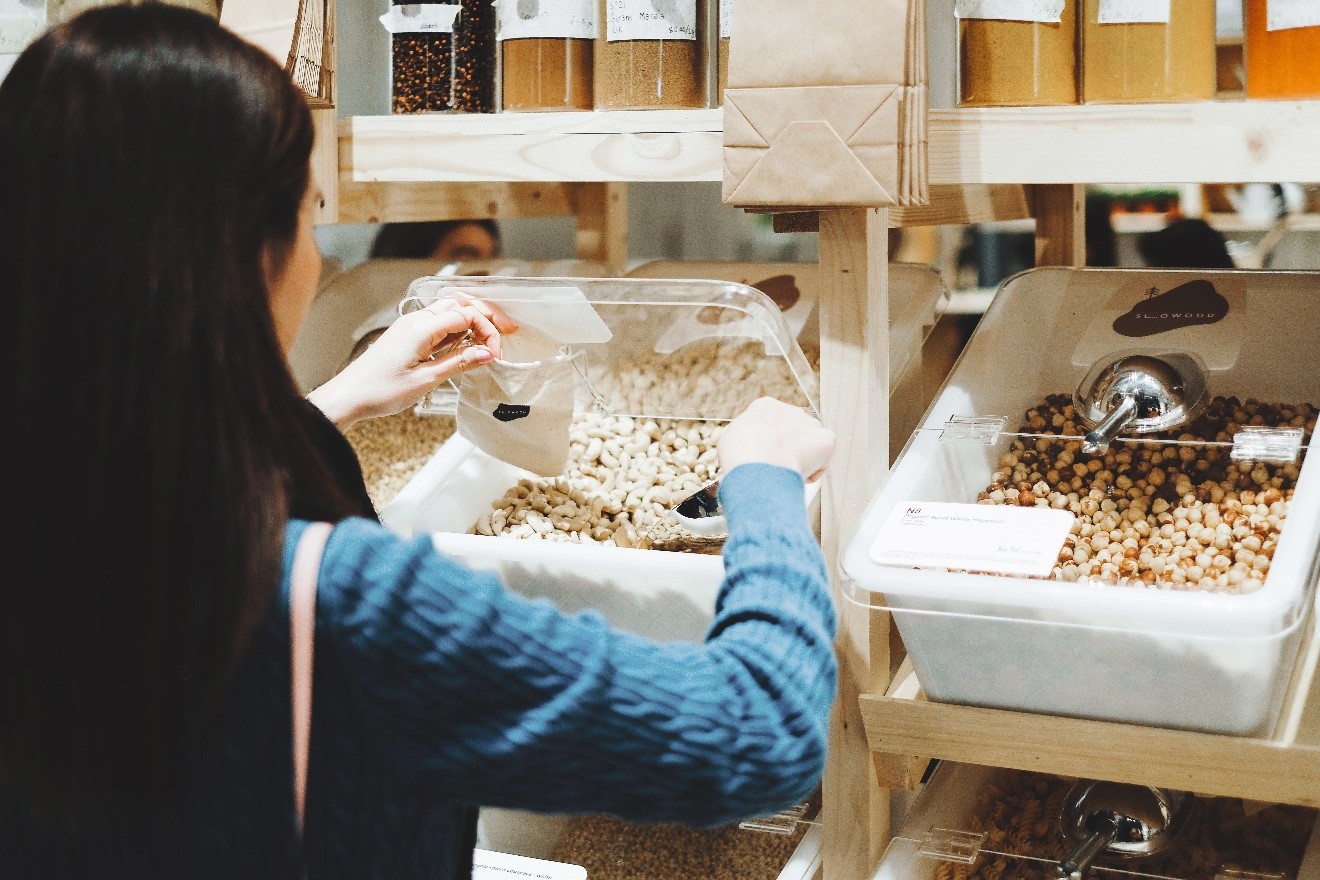 A customer purchasing organic produce at Slowood’s zero-wate refillery