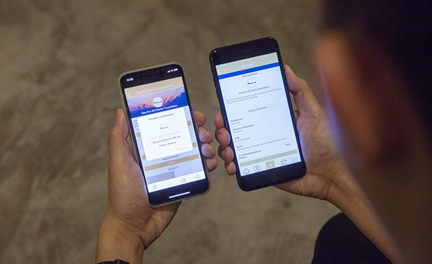 他們設計了兩個手機 APP，分別給慈善機構和捐款人使用，界面與權限各有不同。 