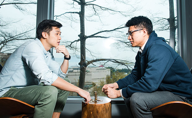 (左到右) HEYCOINS聯合創辦人Adam和Eddie一個負責宣揚企業概念，一個負責構思品牌發展。 