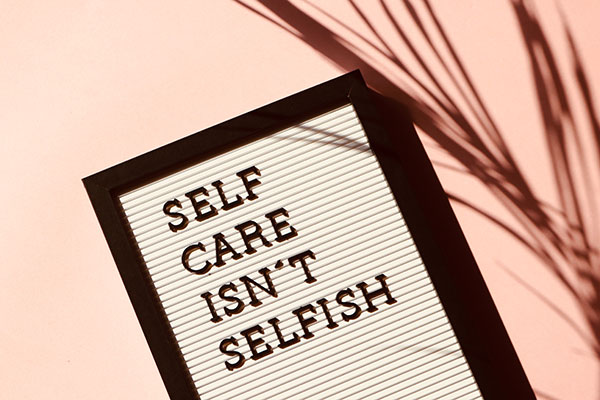 Rahasia Kerja Produktif: Lakukan 5 Self-Care Ini di Kantor!