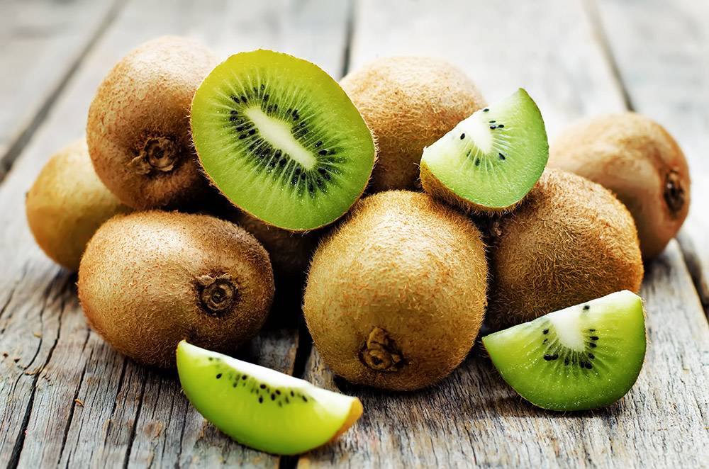 Kiwi kaya akan vitamin C dan Serat