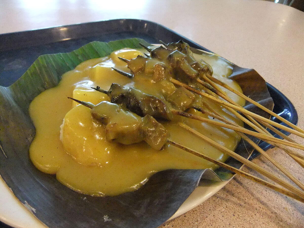 Citarasa masakan Padang memang khas dengan  setiap menunya yang  dimasak dengan rempah  yang kaya. 